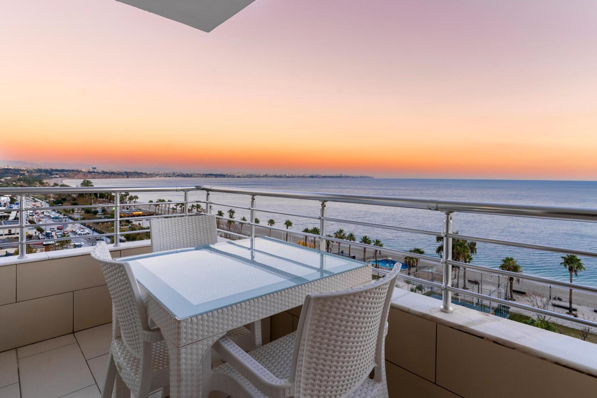 Heart Of The With Unique Views Of The Sea. Daire